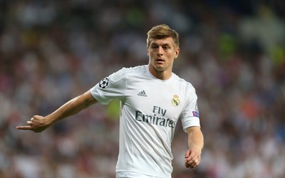 尊皇国际动态-佩德里庆祝时脱衣狂奔